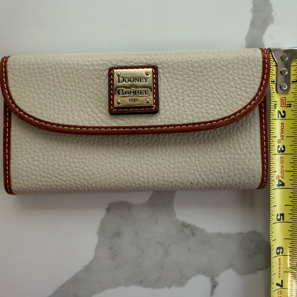Dooney & Bourke Cream Pebble Leather Wallet with Brown Trim and Brass Plaque - Picture 7 of 8